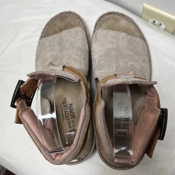 Naot Verbena Cutout Gladiator Sandals in Olive Neutral Size 36 US 5.5 - Picture 7 of 12